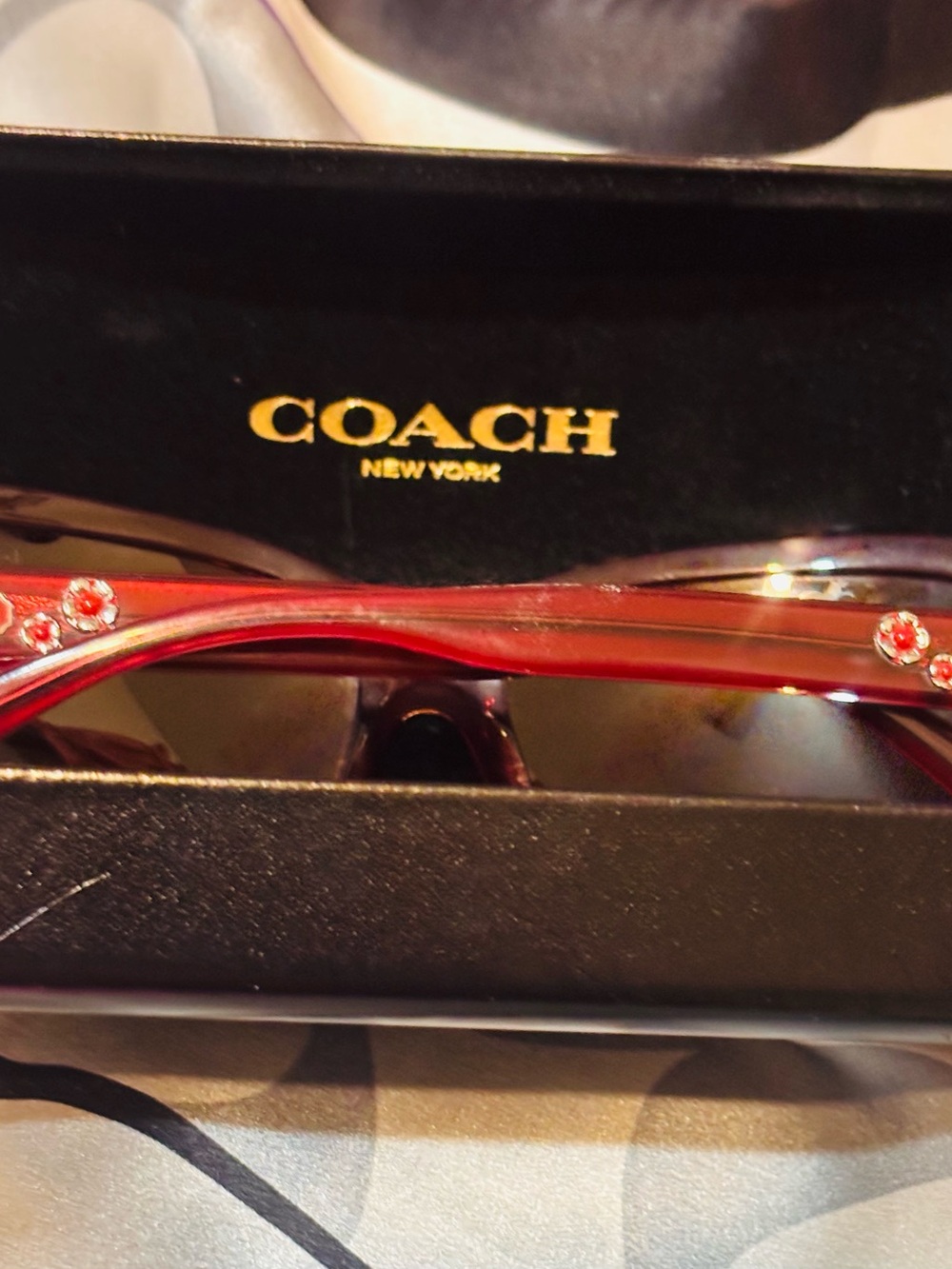 Coach Ciara Burgundy Sunglasses with the Beautiful Classic Daisies LIKE 🆕 - Picture 5 of 14
